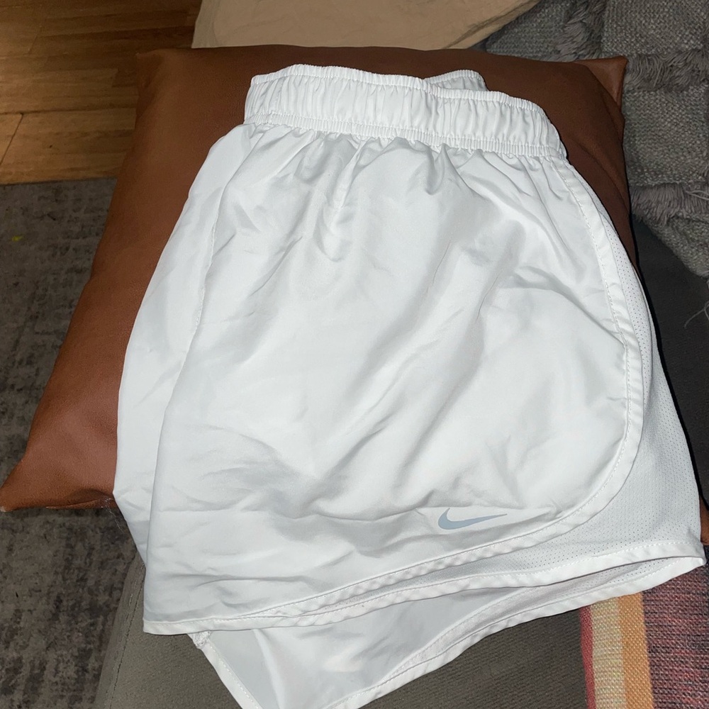 Women’s white xl Nike shorts